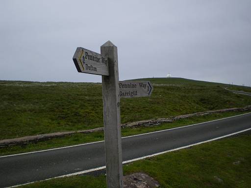 09_00-1.jpg - The access road to Great Shunner Fell